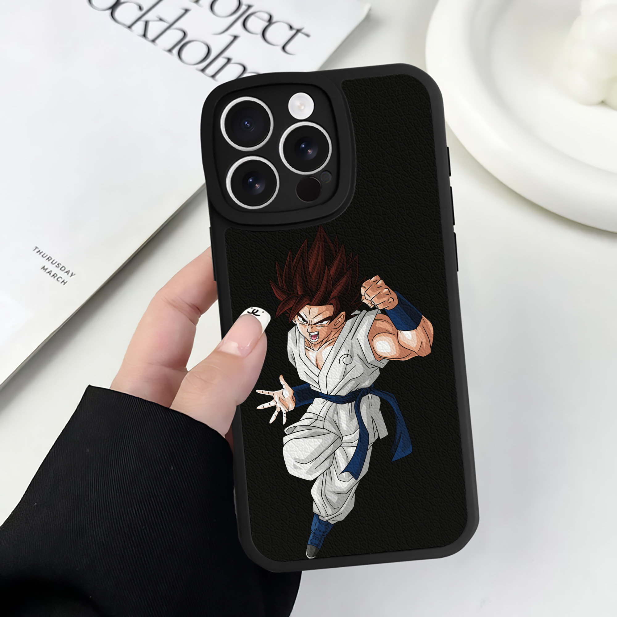 （画像用） ドラゴンボール 孫 悟飯（そんごはん）DRAGON BALL Son Gohan 【iPhone 16シリーズ対応】シリコンスマホケース（レザー調） 材質：シリコン